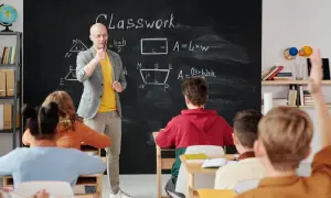 Co zawiera ustawa prawo oświatowe? Kluczowe przepisy i cele edukacji