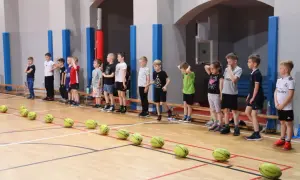 Zajęcia z wf dla klasy 1: ciekawe pomysły na aktywności ruchowe