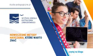 Uśmiechnięta studentka z okularami pracuje przy laptopie. Na ekranie widnieje napis "NOWOCZESNE METODY NAUCZANIA, KTÓRE WARTO ZNAĆ".