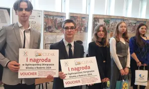 Uczniowie z nagrodami I stopnia w Ogólnopolskiej Olimpiadzie Wiedzy o Rodzinie 2024.