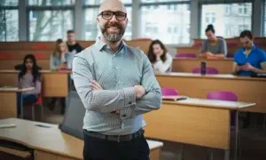 Jak zdobyć tytuł profesora oświaty - sprawdź wymagania i procedury