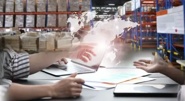 Jaka praca po studiach logistycznych? Odkryj najlepsze możliwości zatrudnienia