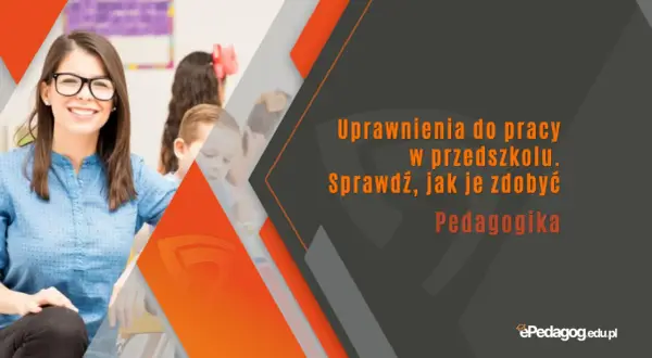 Uśmiechnięta nauczycielka w okularach i dzieci w tle. Dowiedz się, jak zdobyć uprawnienia do pracy w przedszkolu dzięki kursowi pedagogicznemu online.