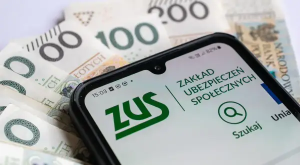 ZUS na smartfonie i polskie banknoty. Sprawdź ubezpieczenie wypadkowe online, by mieć pewność finansową.