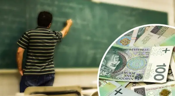 Nauczyciel przy tablicy, a obok stos banknotów. Czy to zapowiedź podwyżki dla nauczycieli 2026?
