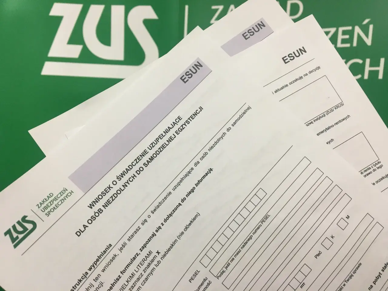 Wniosek o świadczenie uzupełniające dla osób niezdolnych do samodzielnej egzystencji. Dokumenty ZUS.